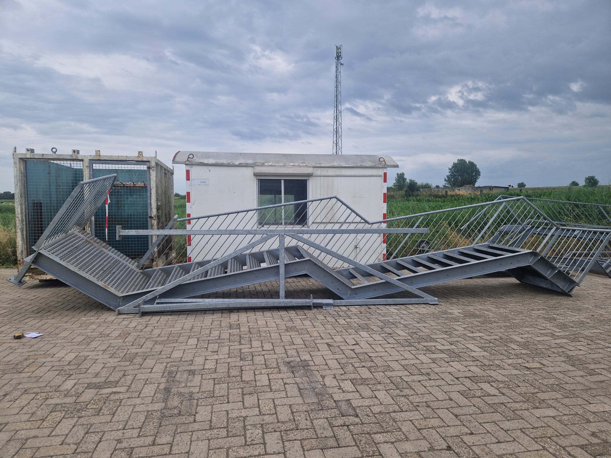 gegalvaniseerde trap met 2x bordes