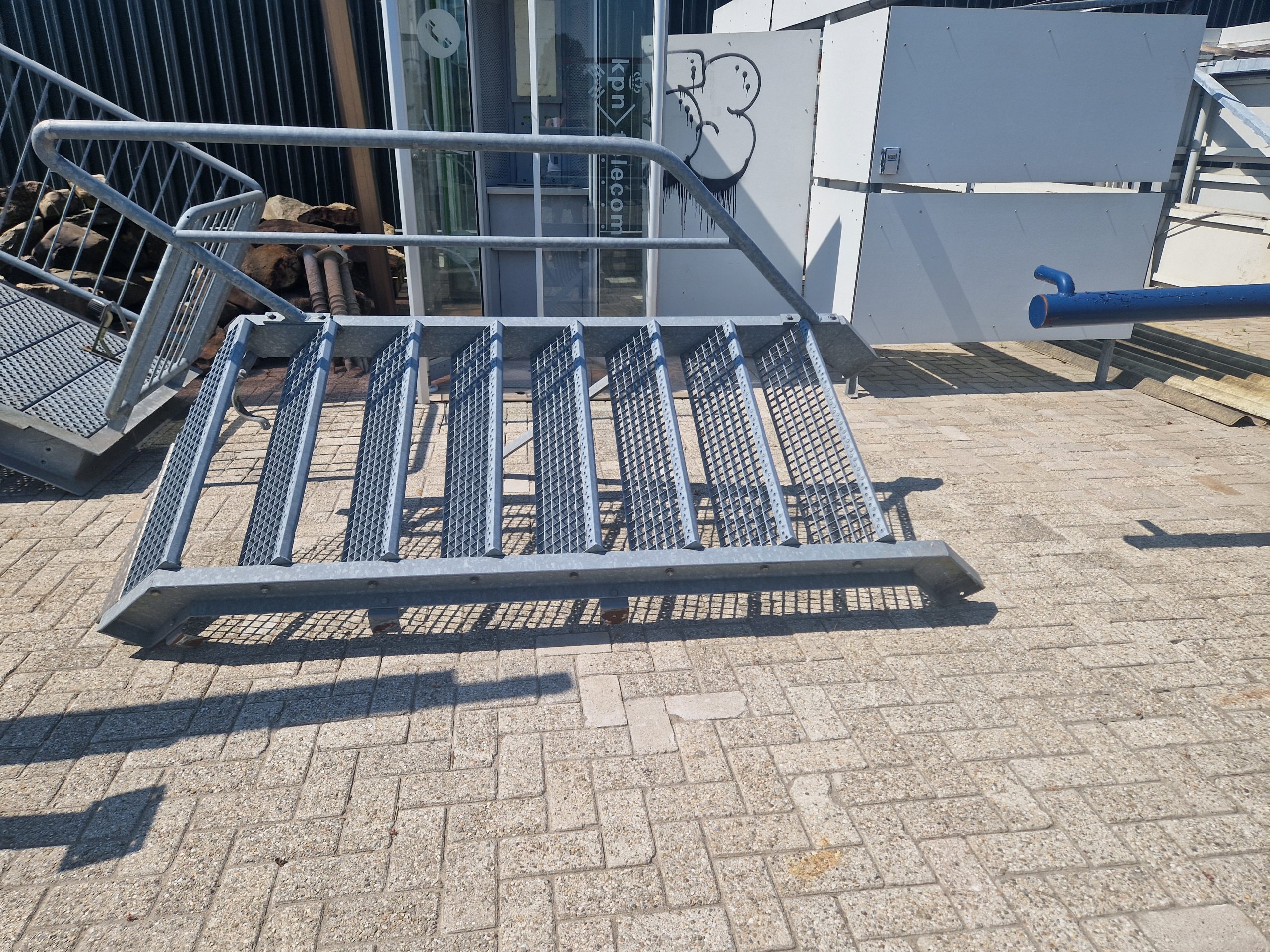 Gegalvaniseerde trappen met bordes