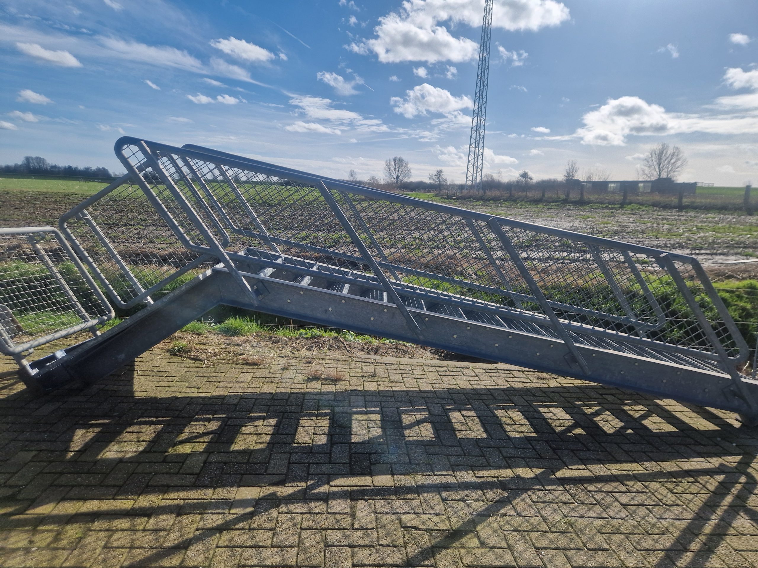 Gegalvaniseerde trappen met bordes