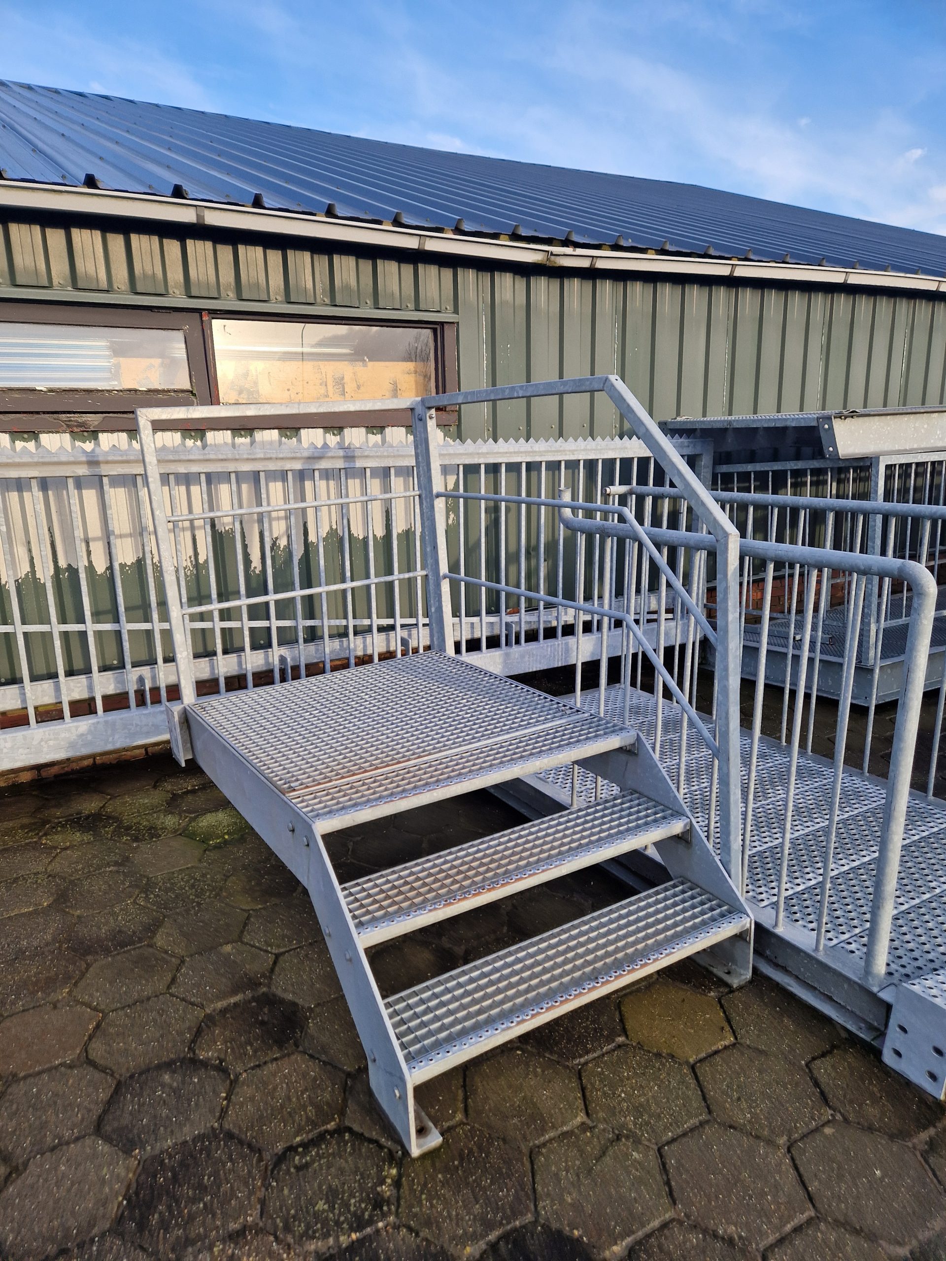 Gegalvaniseerde trappen met bordes